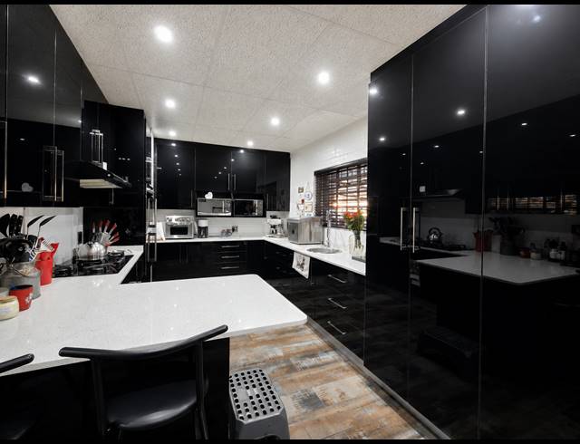 4 BEDROOM HOUSE FOR SALE IN SONLAND PARK